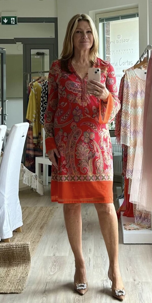 Ana Alcazar kirjavakuvioitu mekko