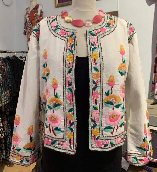 Kukkakirjailtu jakku