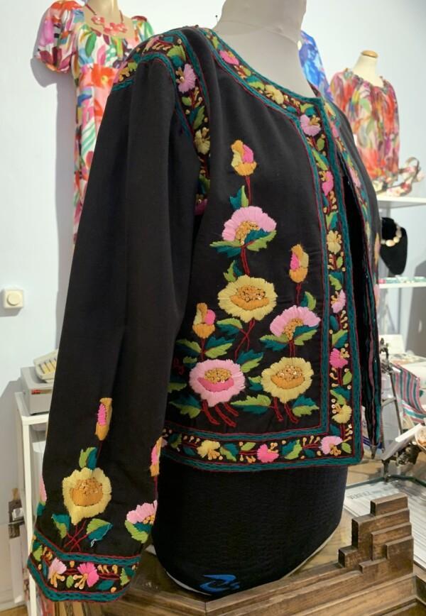 Kukkakirjailtu jakku - Image 2