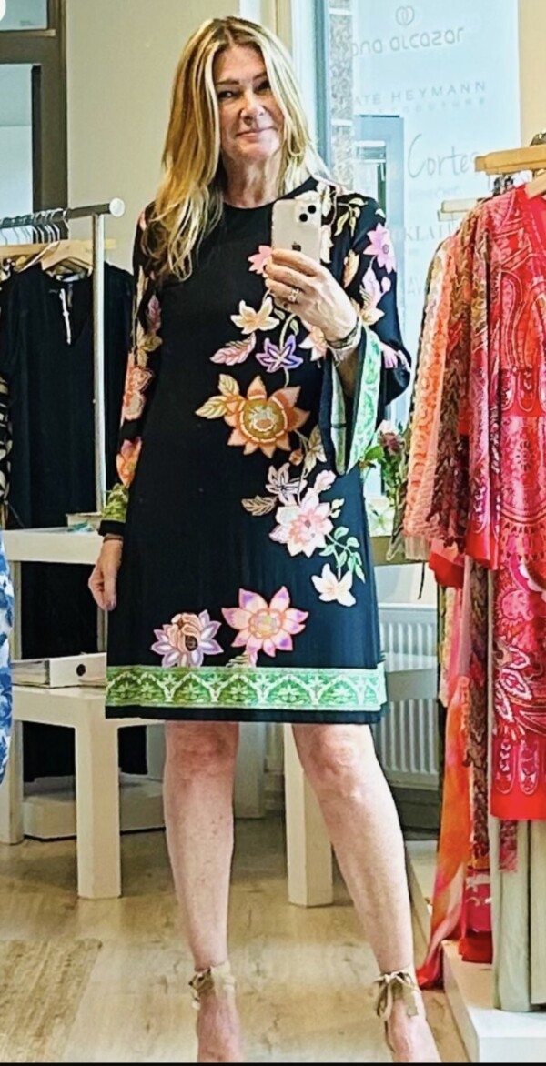 Ana Alcazar kukkakuvioitu mekko