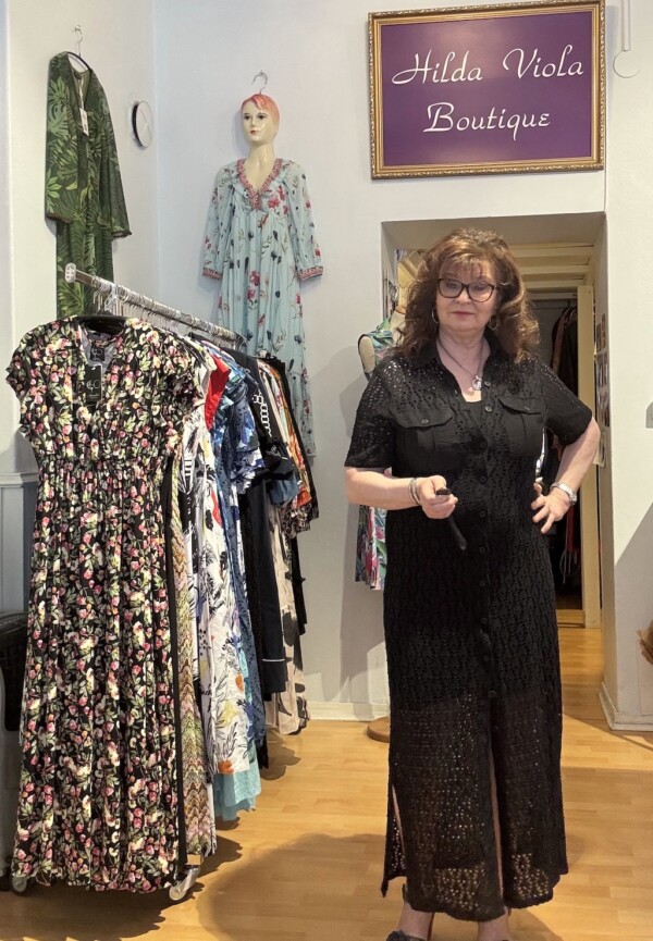 Eleria Cortesin musta pitsimekko