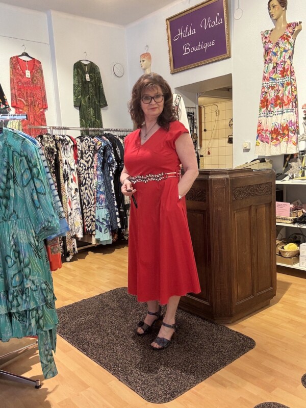 Eleria Cortesin punainen mekko