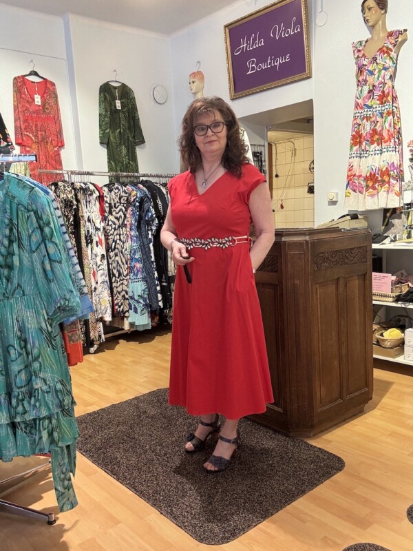 Eleria Cortesin punainen mekko - Image 2