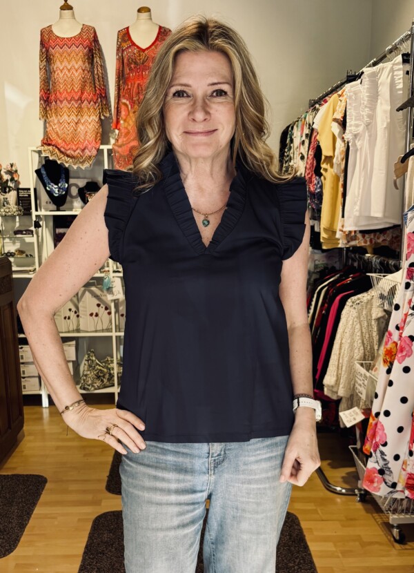 Eleria Cortesin tummansininen pusero