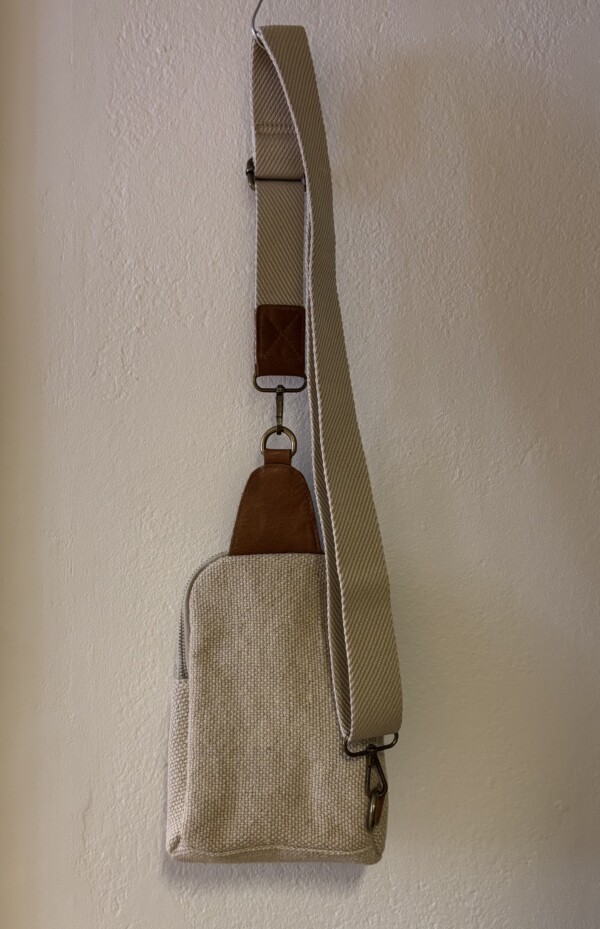 Pieni kitinvärinen kangaslaukku - Image 2