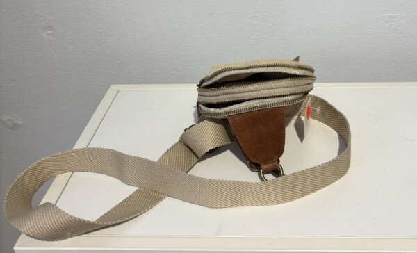 Pieni kitinvärinen kangaslaukku - Image 3