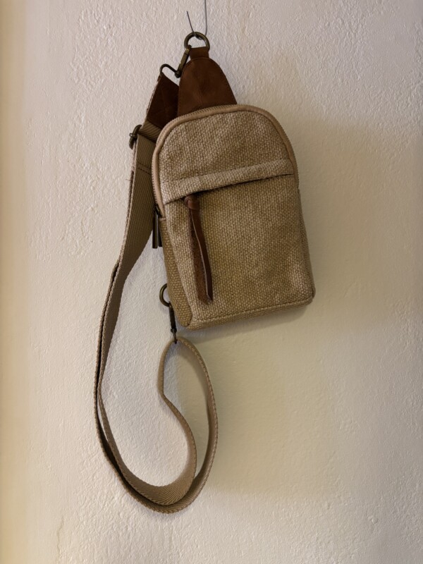 Pieni beige kangaslaukku