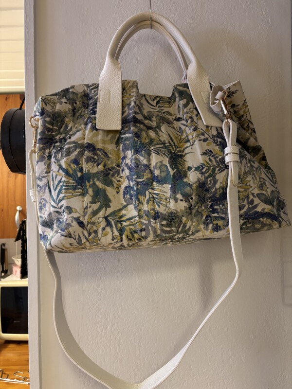 Kirjavakuvioitu kangaskassi