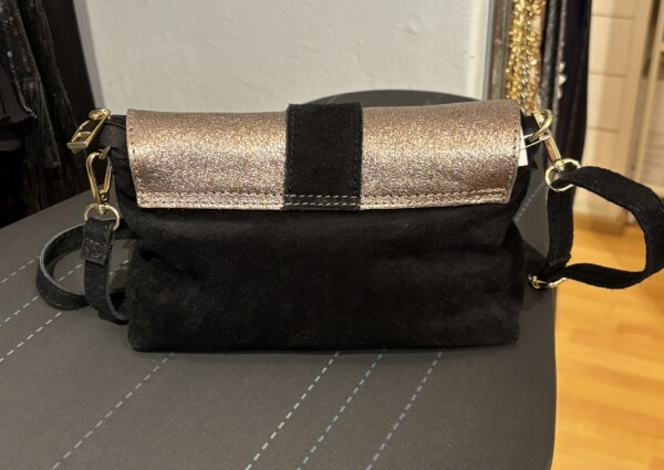 Pieni musta nahkalaukku - Image 2