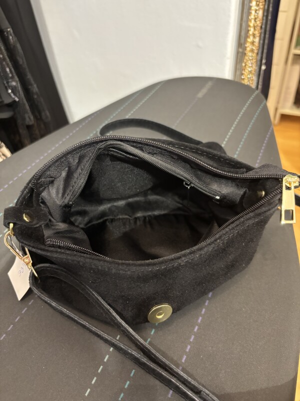 Pieni musta nahkalaukku - Image 3