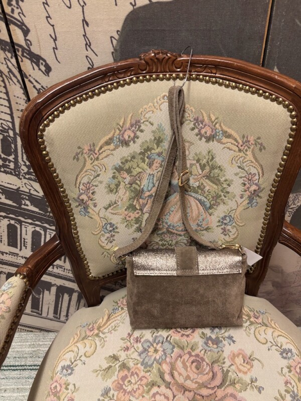 Pieni nutrianvärinen nahkalaukku - Image 2