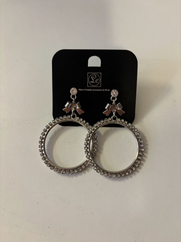 Hopeanväriset korvikset