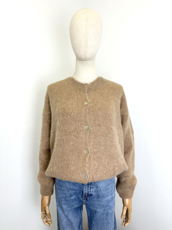 Neuletakki,  napit edessä, pyöreä pääntie