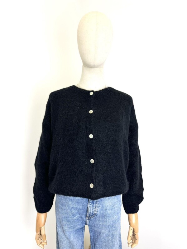 Neuletakki, napit edessä, pyöreä pääntie