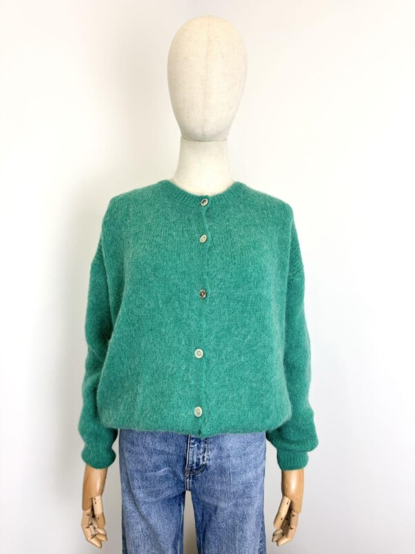 Neuletakki, napit edessä, pyöreä pääntie