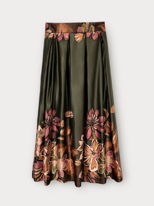 Kaunis kukkakuvioitu pitkä hame