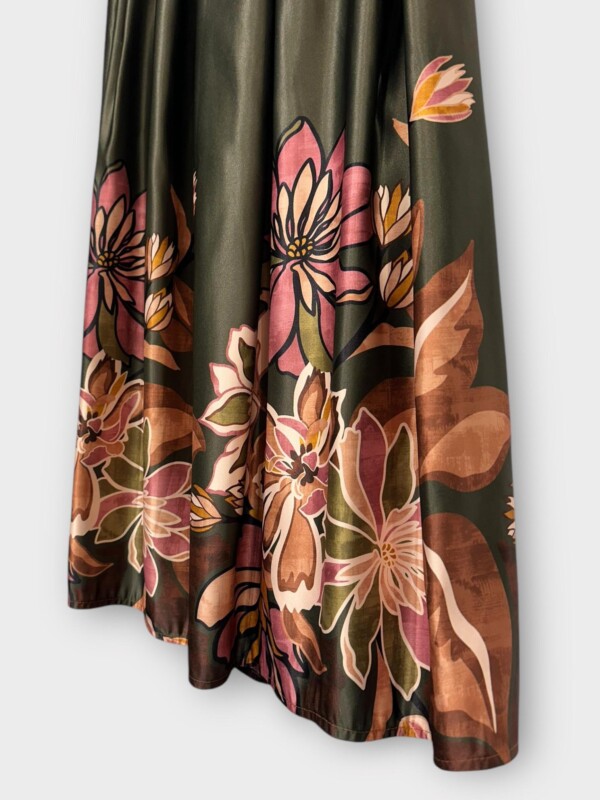 Kaunis kukkakuvioitu pitkä hame - Image 3