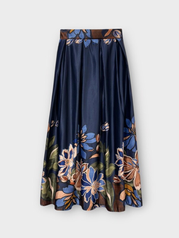 Kaunis kukkakuvioitu pitkä hame