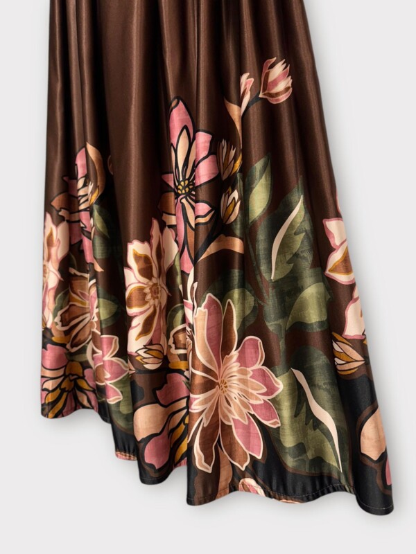 Kaunis kukkakuvioitu pitkä hame - Image 3