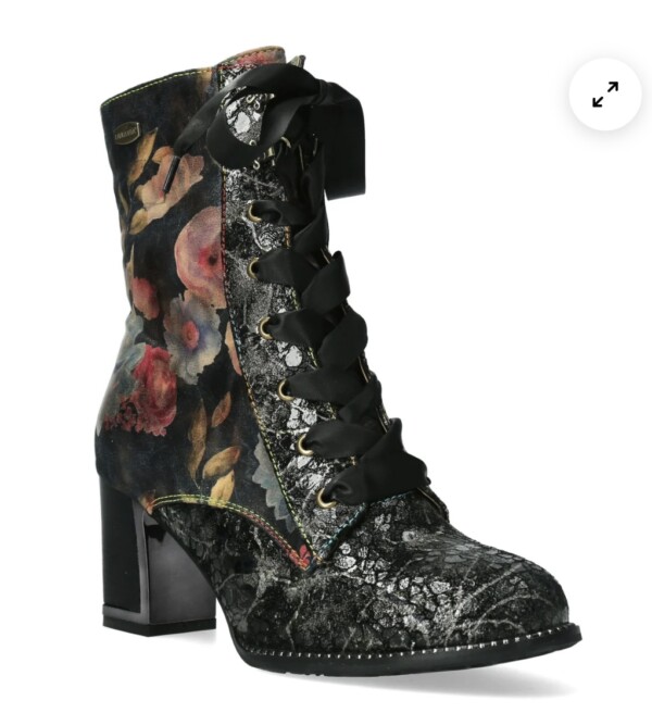 Laura Vitan Kacio Agier nilkkuri