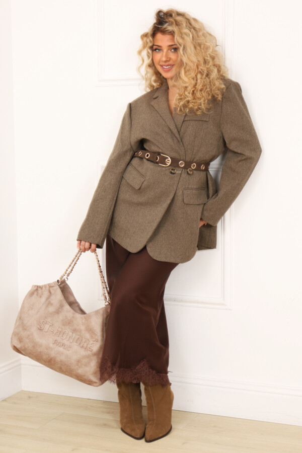 Pitkä hame pitsireunalla - Image 3