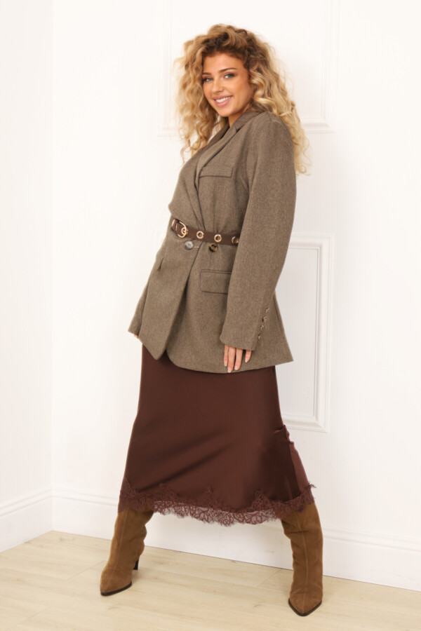 Pitkä hame pitsireunalla - Image 2