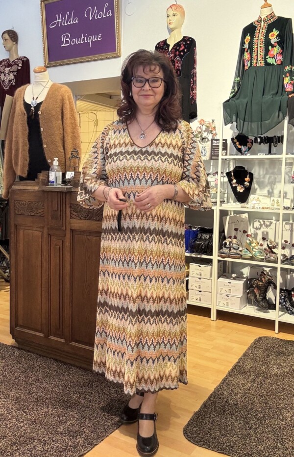 Ana Alcazar – Tyylikäs ja monikäyttöinen pitkä mekko