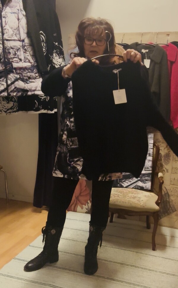 Neulepusero,  musta - Image 2