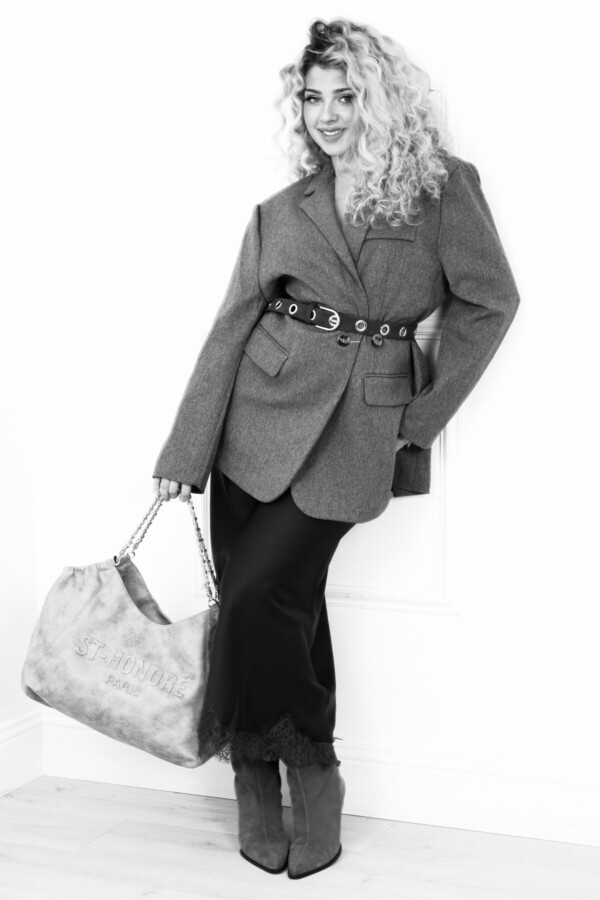 Pitkä hame pitsireunalla - Image 5