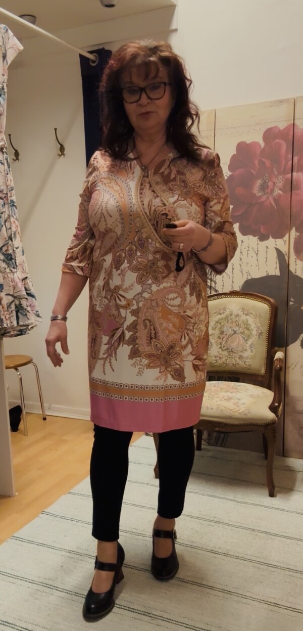 Ana Alcazar kirjavakuvioitu mekko