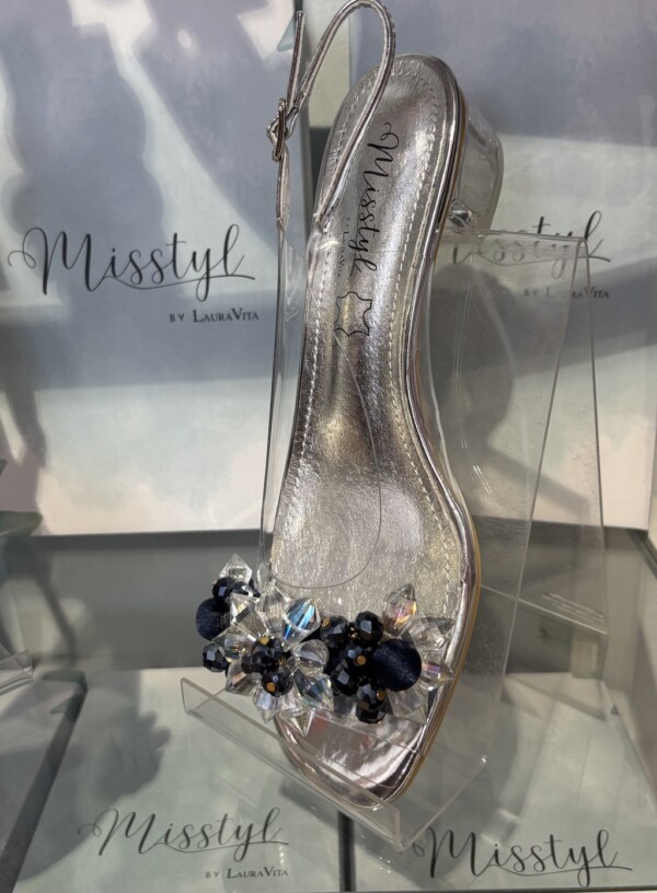 Laura Vita Maude Argent 083 – näyttävät koristekivisandaalit